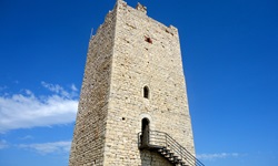 Einer der vielen Wachtürme, die hauptsächlich von den Sarazenen auf Sardinien angelegt wurden und heute als Aussichtspunkte dienen.