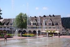 Wasserspiele auf Deutschlands größtem Marktplatz in Freudenstadt.