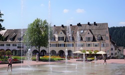 Wasserspiele auf Deutschlands größtem Marktplatz in Freudenstadt.