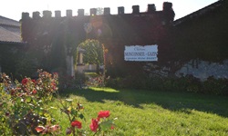 Der Eingang zum Weingut Château Monconseil Gazin bei Plassac.