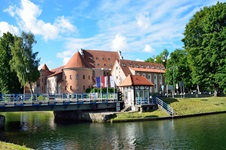Blick auf die Drehbrücke über dem Lötzener Kanal und der kleinen Festung in Lötzen