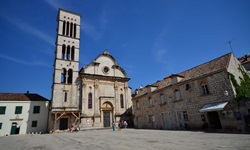 Blick auf die Kathedrale von Hvar auf der gleichnamigen Insel in Süddalmatien
