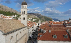 Blick über die Altstadt mit Kirche von Dubrovnik in Kroatien
