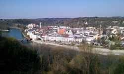 Blick auf Wasserburg mit seiner Brücke über den Inn