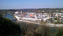 Blick auf Wasserburg mit seiner Brücke über den Inn