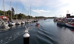 Ein Boot verlässte den Hafen von Eckernförde