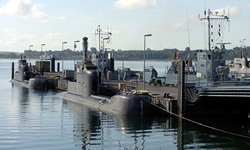 Zwei angelegte U-Boote in Eckernförde