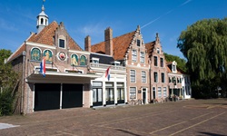 Wunderschön gestaltete Hausfassaden in Edam.