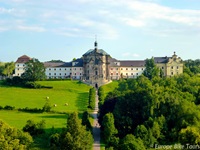 Blick auf ein Schloss auf der Radreise auf dem Elbe-Radweg von der Quelle nach Prag