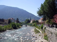 Die wild tosende Etsch bei Meran.