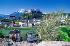 Die Stadt Salzburg vom Kapuzinerberg aus gesehen.