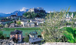 Die Stadt Salzburg vom Kapuzinerberg aus gesehen.