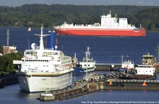 Schiffe in der Schleuse des Nord-Ostsee-Kanals