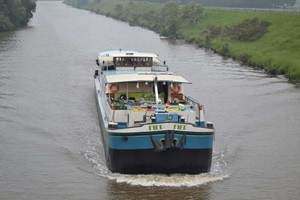 Frontaler Blick auf die fahrende MS La Mar (ehemals Fiep)