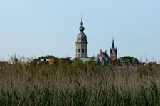 Schöner Blick auf den flandrischen Ort Temse an der Schelde.