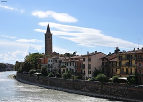 Blick über die Etsch nach Verona an der Via Claudia Augusta