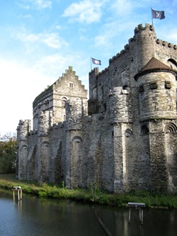 Die Wasserburg Gravensteen (= Grafenstein) bei Gent - der Herrschaftssitz der Grafen von Flandern.