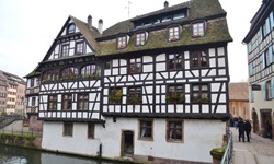 Ein wunderschönes Fachwerkhaus im Gerberviertel von Straßburg.