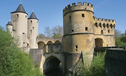 Das mit mehreren Türmen ausgestattete Deutsche Tor in Metz ist als einziges von 17 Stadttoren bis heute erhalten geblieben.