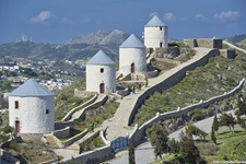 Die berühmten Windmühlen der Insel Leros.