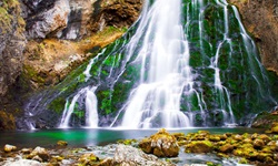 Blick auf den märchenhaften Wasserfall in Golling
