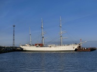 Das Segelschulschiff Gorch Fock im Hafen von Stralsund