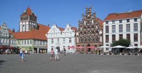 Auf dem Marktplatz von Greifswald.