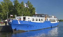 Das Schiff Gretha van Holland an einer Anlegestelle