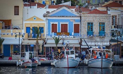 Boote in einem Hafen an der Südlichen Griechischen Ägäis.