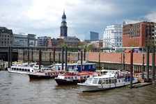 Angelegte Schiffe im Hafen der Hansestadt Hamburg