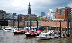 Angelegte Schiffe im Hafen der Hansestadt Hamburg