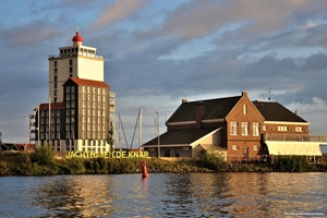 Blick auf die Yachthavengebäude von Harderwijk