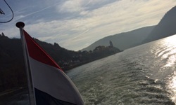 Niederländische Flagge am Heck der MS SE-Manon.