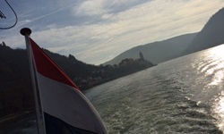 Niederländische Flagge am Heck der MS SE-Manon.
