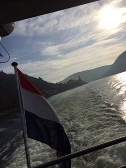 Niederländische Flagge am Heck der MS SE-Manon.