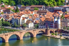 Die Alte Brücke von Heidelberg mit ihrem markanten Brückentor.