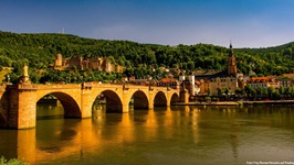Der Neckar und die Alte Brücke von Heidelberg.