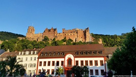 Das Heidelberger Schloss thront majestätisch über der Altstadt.