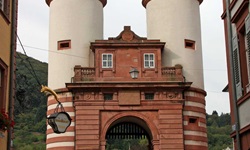 Das Tor zur Alten Brücke in Heidelberg.