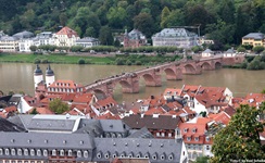 Stadtansicht von Heidelberg mit der Alten Brücke.
