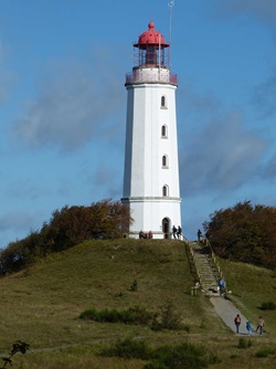 Blick auf den Leuchtturm auf der Insel Hiddensee