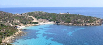 Atemberaubender Blick in eine der schönen Buchten der Costa Smeralda.