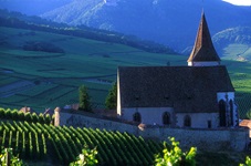 Blick auf die Kirche in Hunawihr