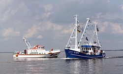 Zwei Schiffe in der Nordsee bei Husum