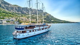 Die Motoryacht Princeza Diana.