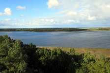 Blick über die Landschaft mit ihren zahlreihen Inseln an der Ostsee