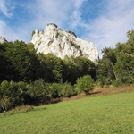 Blick auf einen eindrucksvollen Felsen im Donautal