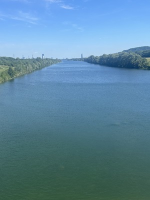 Blick über die Donau und ihre Landschaft