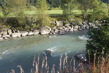 Die bei Oberwald dahinplätschernde Rhone.