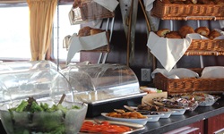 Das Frühstücksbuffet an Bord der MS Bordeaux.